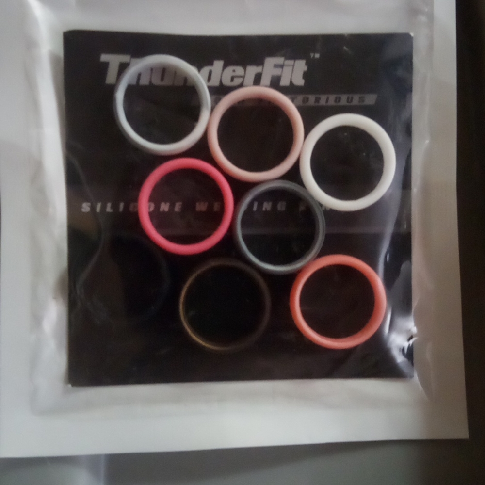 8 ThunderFit stretchy rings surprise